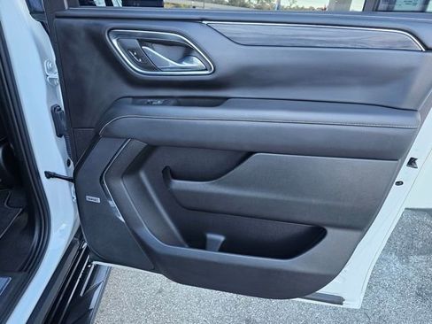 Used 2023 GMC Yukon XL SLT w/ SLT Luxury Package image 27