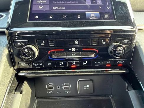 Used 2023 Jeep Grand Cherokee L Laredo RWD image 24