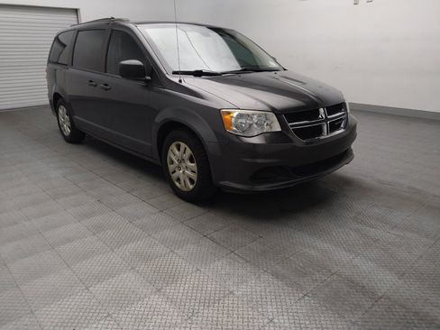 Used 2019 Dodge Grand Caravan SE w/ UConnect Hands-Free Group FWD image 13