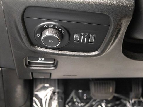 Used 2023 Jeep Grand Cherokee L Summit AWD/4WD image 18