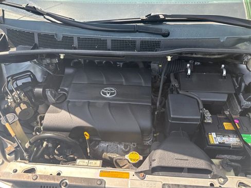 Used 2011 Toyota Sienna XLE image 11