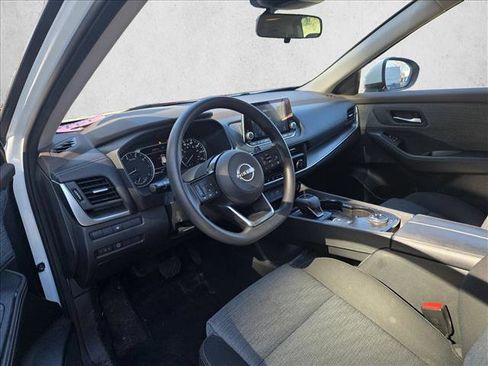 Used 2023 Nissan Rogue SV image 11