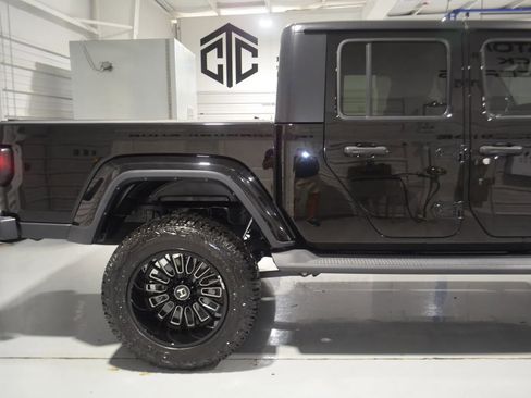 Used 2022 Jeep Gladiator Overland image 8