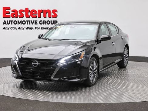 Used 2023 Nissan Altima 2.5 SV w/ SV Premium Package AWD/4WD image 1