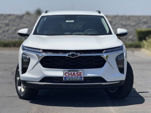 New 2025 Chevrolet Trax LT w/ Driver Confidence Package image 2