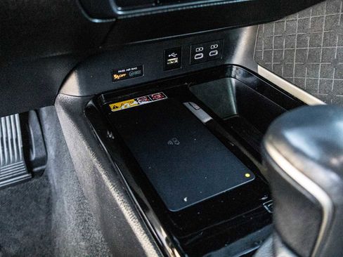 Used 2025 Toyota Camry XLE image 24