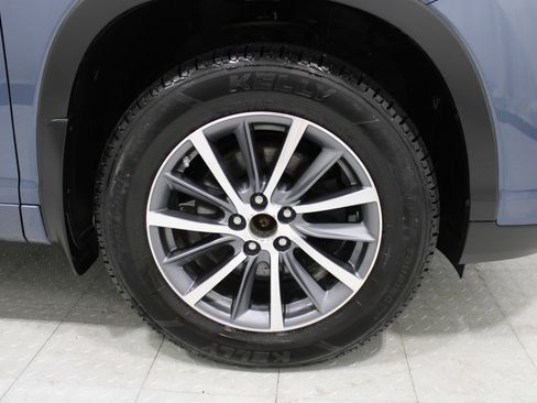 Used 2018 Toyota Highlander XLE AWD/4WD image 5