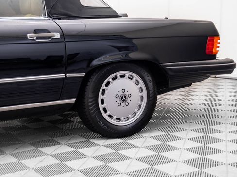 Used 1987 Mercedes-Benz 560 SL image 33