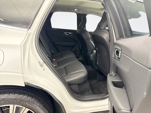Used 2023 Volvo XC60 B5 Plus image 18