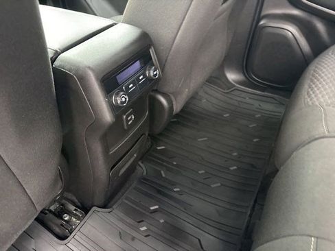 Used 2019 GMC Acadia SLE image 32