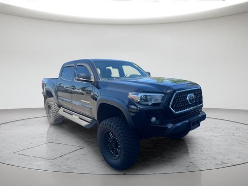 Used 2019 Toyota Tacoma TRD Off-Road w/ Technology Package AWD/4WD image 3
