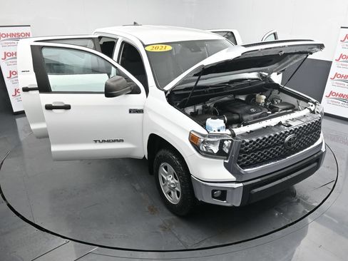 Used 2021 Toyota Tundra SR5 w/ SR5 Upgrade Package AWD/4WD image 42