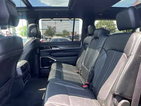 Used 2023 Jeep Wagoneer L Series III w/ Premium Group I AWD/4WD image 22