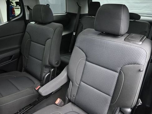 Used 2023 GMC Acadia SLE w/ Driver Convenience Package FWD image 16