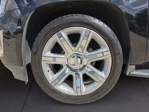 Used 2018 Cadillac Escalade ESV Luxury RWD image 14