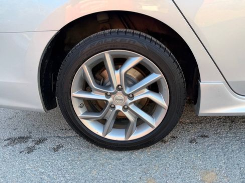 Used 2013 Nissan Sentra SR w/ Premium Pkg FWD image 27
