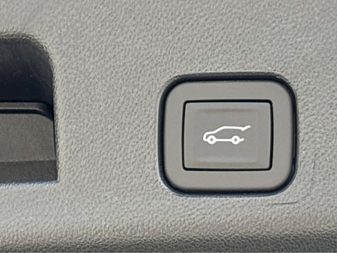 New 2026 Chevrolet Traverse Z71 w/ Enhanced Driving Package AWD/4WD image 11