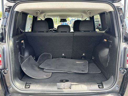 Used 2016 Jeep Renegade Latitude FWD image 16