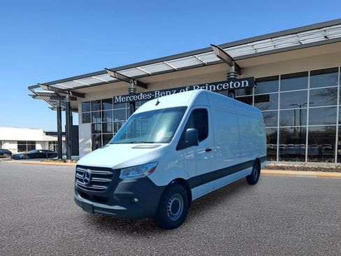 Used 2024 Mercedes-Benz Sprinter 2500 image 7