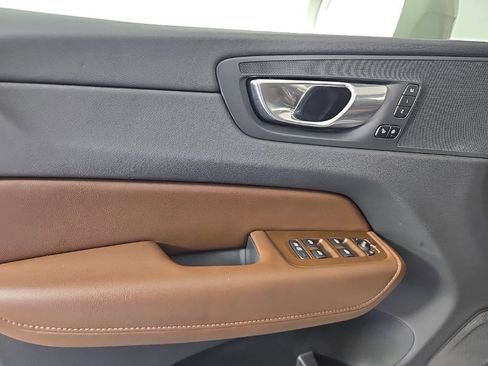 Certified 2023 Volvo XC60 B5 Plus w/ Climate Package image 19