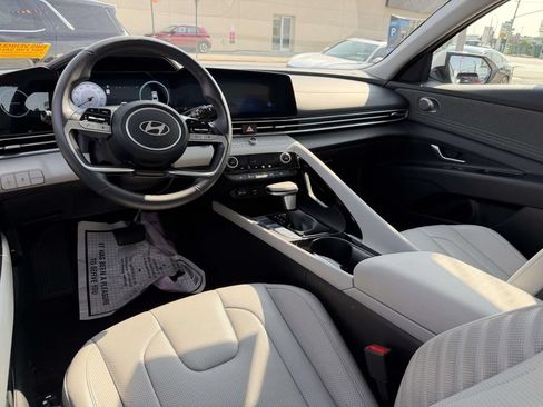Certified 2025 Hyundai Elantra Limited FWD image 15