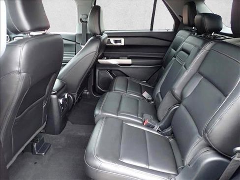 Used 2022 Ford Explorer XLT w/ Equipment Group 202A AWD/4WD image 10