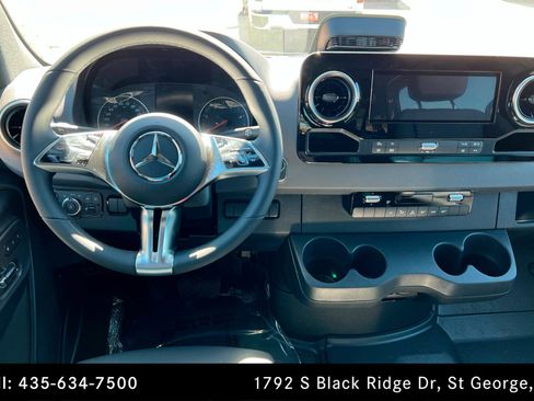 Used 2025 Mercedes-Benz Sprinter 2500 image 12