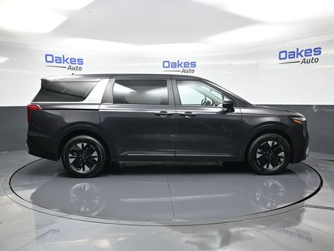 Certified 2025 Kia Carnival LXS image 9