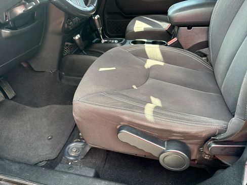 Used 2017 Jeep Wrangler Unlimited Sahara image 11