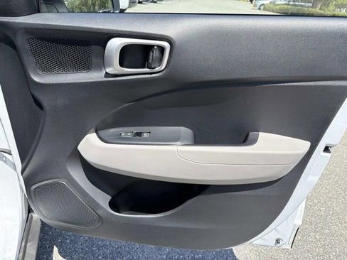Used 2025 Hyundai Venue SEL FWD image 14