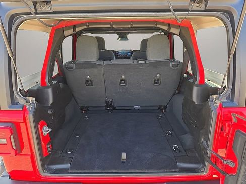 Used 2025 Jeep Wrangler Unlimited Rubicon image 14