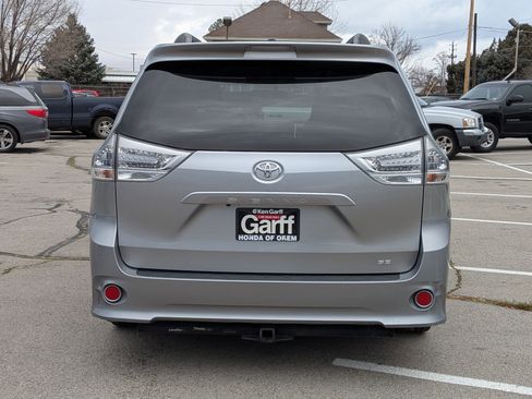 Used 2017 Toyota Sienna SE image 7