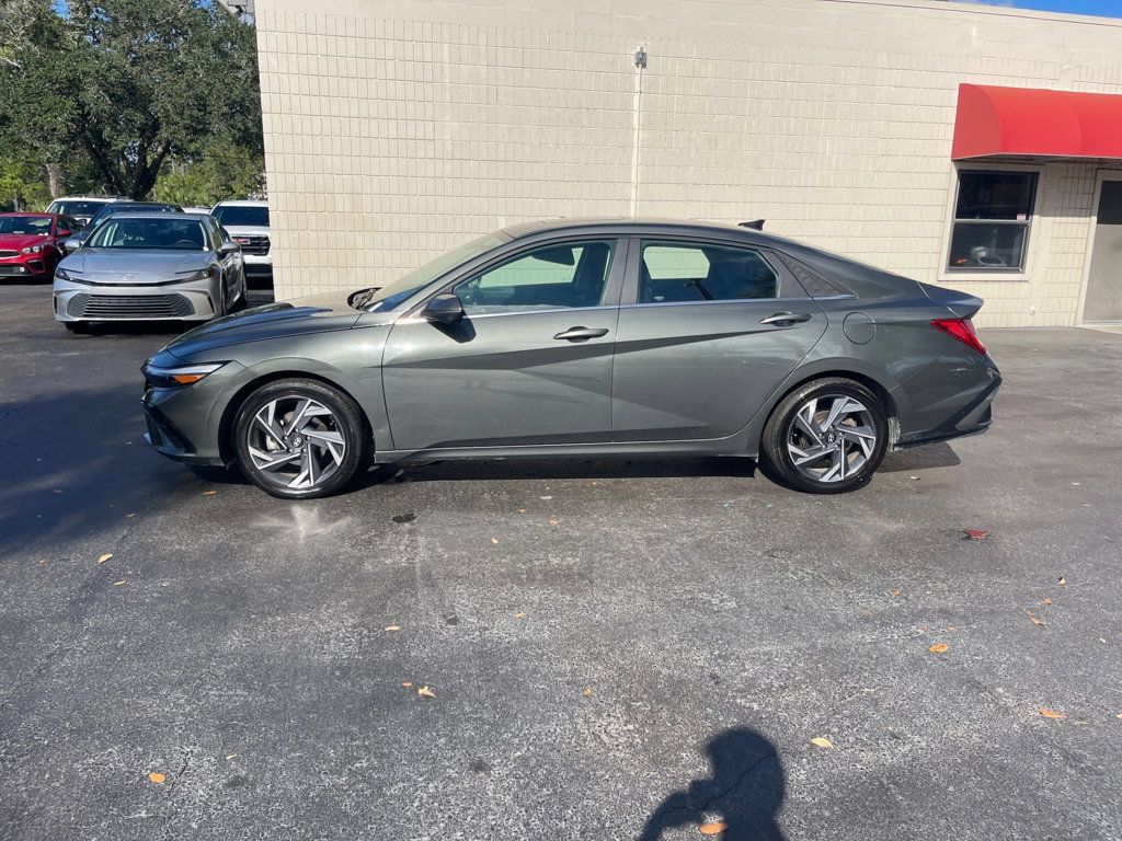Used 2024 Hyundai Elantra Limited FWD image 2