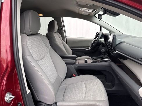 Used 2024 Toyota Sienna LE image 28