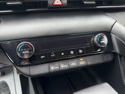 Used 2025 Hyundai Elantra Sport image 22