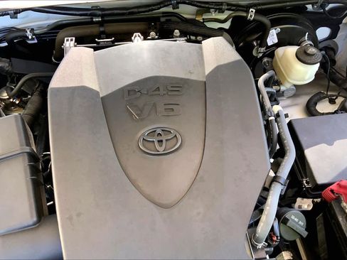 Used 2022 Toyota Tacoma SR5 w/ Technology Package image 30