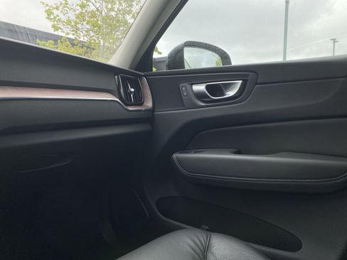 Used 2024 Volvo XC60 B5 Plus image 18