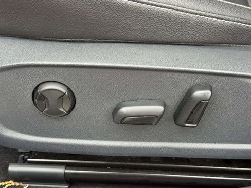 Certified 2023 Volkswagen Jetta SE w/ Panoramic Sunroof Package FWD image 20