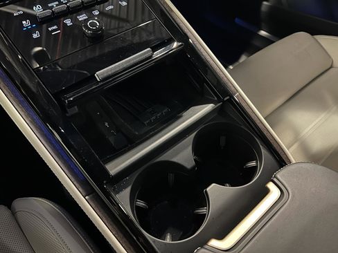 Used 2024 Porsche Panamera 4 image 19