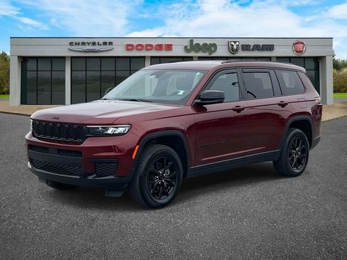 Used 2024 Jeep Grand Cherokee L Altitude image 32