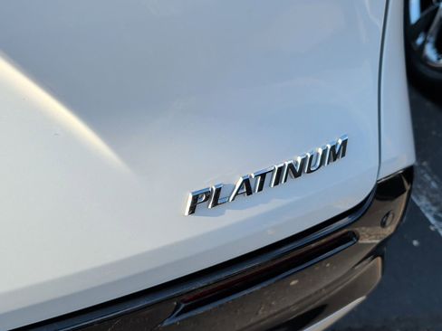 Used 2025 Toyota Sienna Platinum image 6