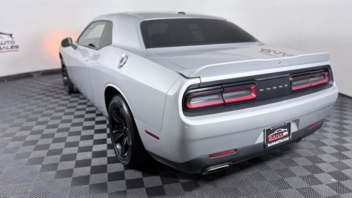 Used 2022 Dodge Challenger SXT RWD image 5