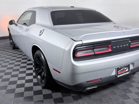 Used 2022 Dodge Challenger SXT RWD image 5