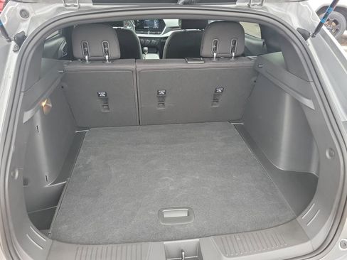 Used 2025 Chevrolet Trax RS image 32