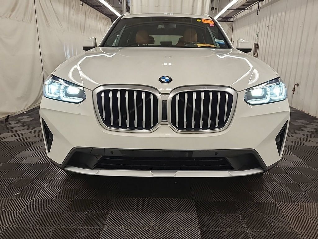 Used 2023 BMW X3 xDrive30i AWD/4WD image 3