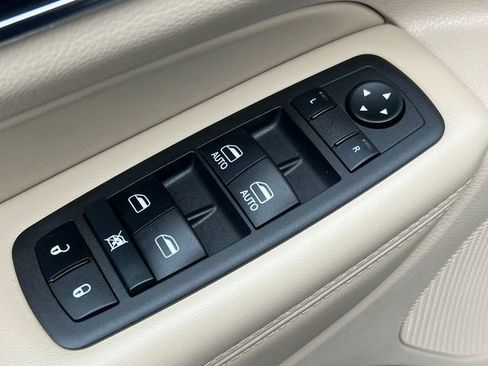 Used 2021 Jeep Grand Cherokee Limited w/ Premium Lighting Group AWD/4WD image 18