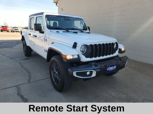 Used 2024 Jeep Gladiator Sport AWD/4WD image 4