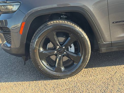 Certified 2022 Jeep Grand Cherokee Altitude image 11