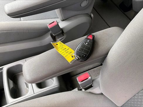 Used 2010 Dodge Grand Caravan SE FWD image 33