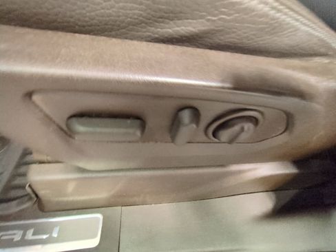 Used 2022 GMC Sierra 1500 Denali w/ Denali Premium Package image 13